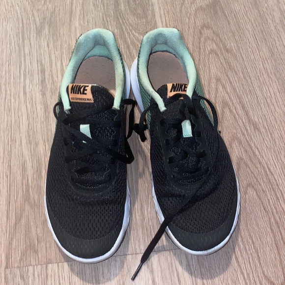 〰SOLD〰Nike Flex Experience RN 6 Black/Sunset Glow - Picture 5 of 7